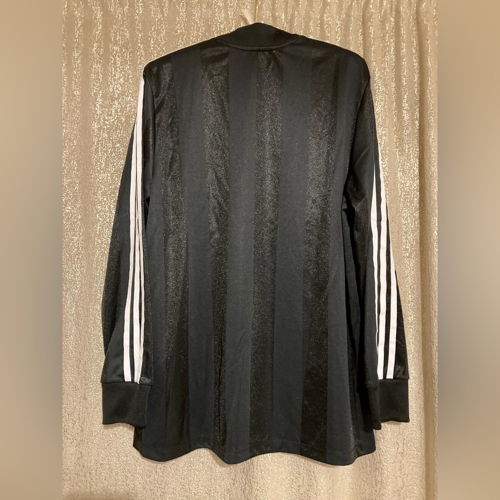 TWO adidas chic jacquard stripe tops - Picture 3 of 8